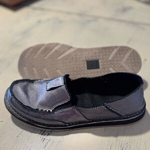 Ariat Shoes
Moc Toe Loafer Sneakers
silver leather slip on
Size 9